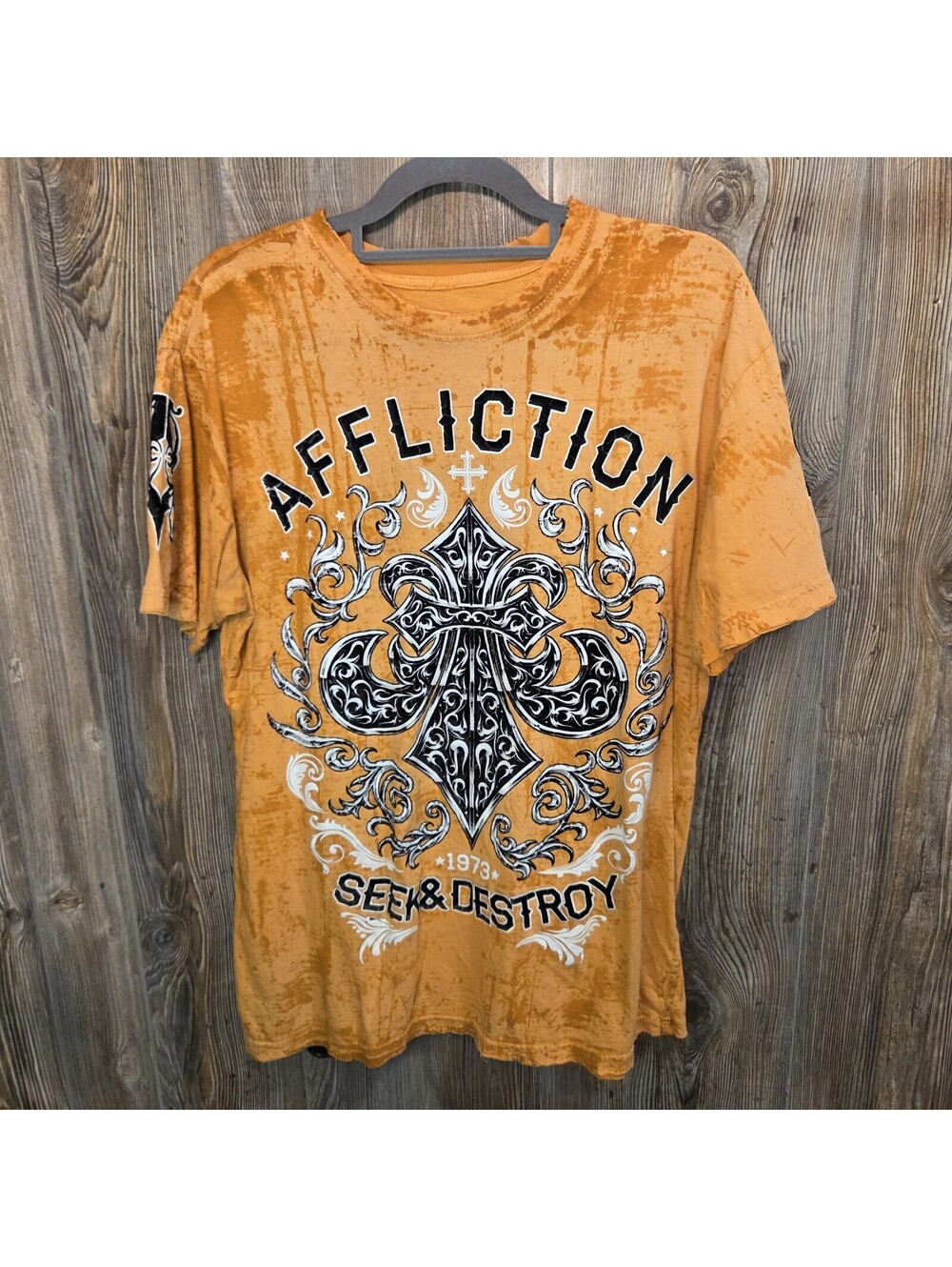 Affliction Seek & Destroy Short Sleeve T-shirt Size Large Orange Graphic Crest